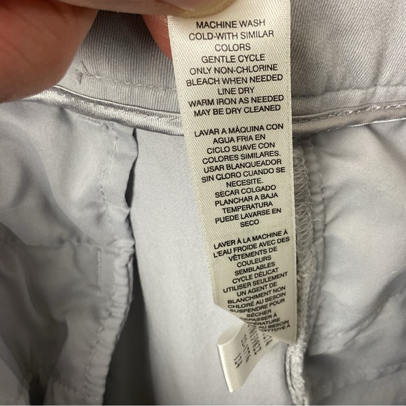 Pre-Owned White House Black Market Women’s Light Gray Crop Leg Pants, Size 4 - Picture 9 of 10